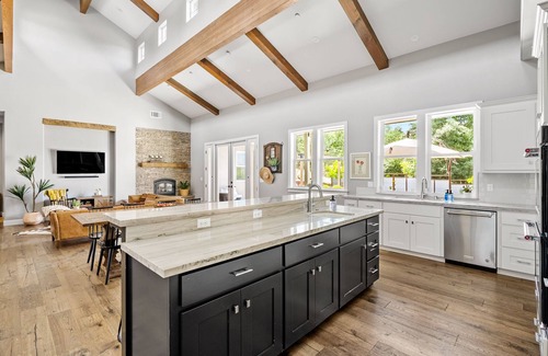 Atascadero Otro | Luxurious, Modern Farmhouse in Wine Country
