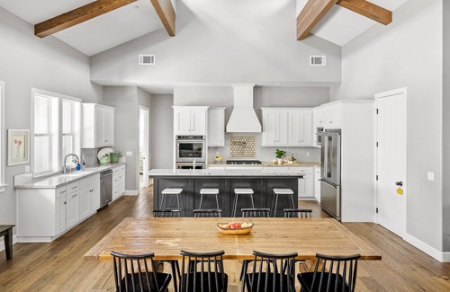Atascadero Otro | Luxurious, Modern Farmhouse in Wine Country