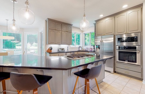 Sherwood - Tualatin South Casa | Luxurious modern home with mountain views & AC - close to park