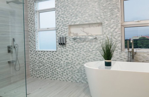 Barbican Condominio | Luxurious Modern Penthouse in Kingston Jamaica Walking Distance To Attractions