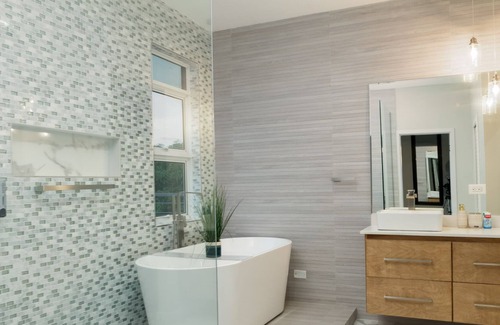 Barbican Condominio | Luxurious Modern Penthouse in Kingston Jamaica Walking Distance To Attractions