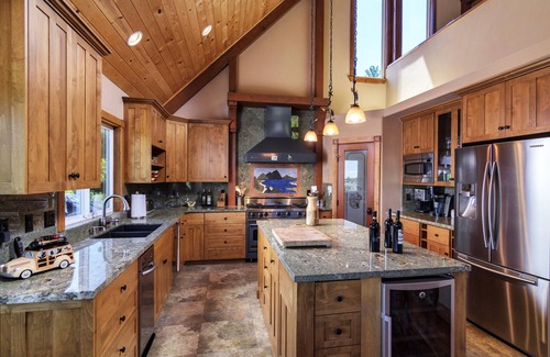 Lake Arrowhead Cabina | Cabaña de montaña lujosa con 2 master suites, jacuzzi, vistas y aire acondicionado