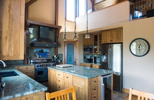 Lake Arrowhead Cabina | Cabaña de montaña lujosa con 2 master suites, jacuzzi, vistas y aire acondicionado