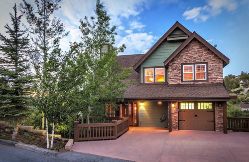 Lake Arrowhead Cabina | Cabaña de montaña lujosa con 2 master suites, jacuzzi, vistas y aire acondicionado