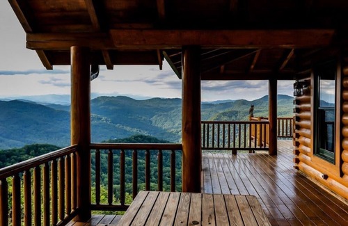 Lake Lure Cabina | Cabaña de montaña aislada con increíbles vistas de largo alcance