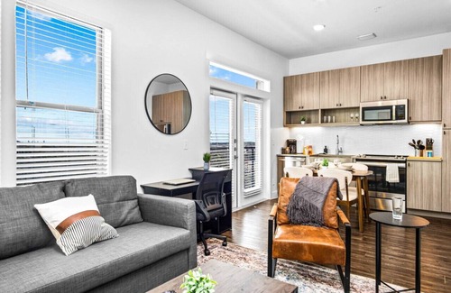 West Oak Hill Apartamento | Luxurious New Unit|1Bd1Ba|Pool, Golf Sim