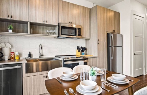 West Oak Hill Apartamento | Luxurious New Unit|1Bd1Ba|Pool, Golf Sim