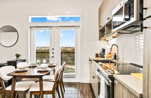 West Oak Hill Apartamento | Luxurious New Unit|1Bd1Ba|Pool, Golf Sim