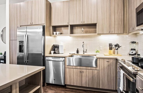 West Oak Hill Apartamento | Luxurious New Unit|1Bd1Ba|Pool, Golf Sim
