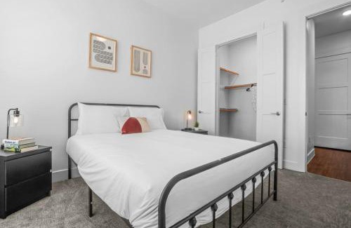 West Oak Hill Apartamento | Luxurious New Unit 2Bd2Ba Pool, Golf Sim