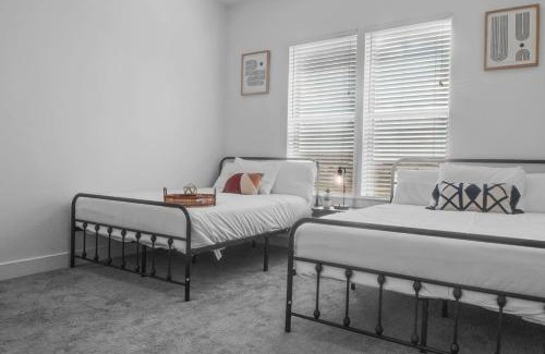 West Oak Hill Apartamento | Luxurious New Unit 2Bd2Ba Pool, Golf Sim