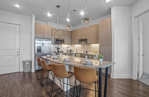 West Oak Hill Apartamento | Luxurious New Unit 2Bd2Ba Pool, Golf Sim