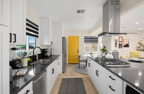 Southwest Anaheim Casa | Luxurious Newly Remodeled 4 bedroom Home with Large Backyard near Disneyland
