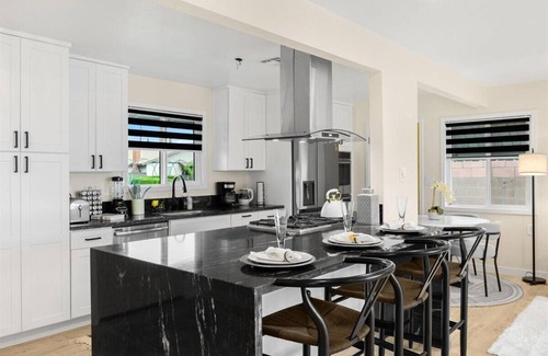 Southwest Anaheim Casa | Luxurious Newly Remodeled 4 bedroom Home with Large Backyard near Disneyland