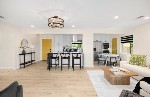 Southwest Anaheim Casa | Luxurious Newly Remodeled 4 bedroom Home with Large Backyard near Disneyland