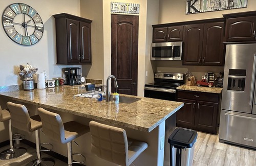 North Valley Casa | Luxurious North Valley Retreat, minutes to Balloon Fiesta Park, brewery & shops