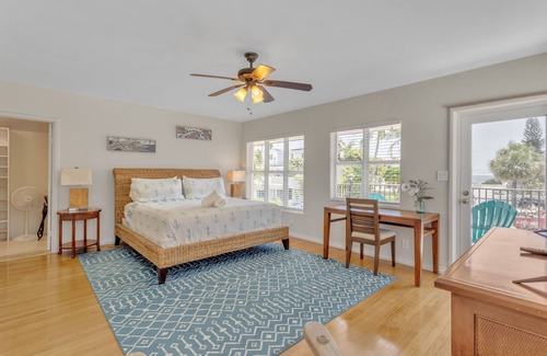 Birch Park Finger Streets Casa | Luxurious Oasis in Fort Lauderdale's Heart by RedAwning