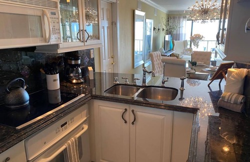 Galveston Condominio | Luxurious Oceanfront Galveston Getaway 2bed/2Bath