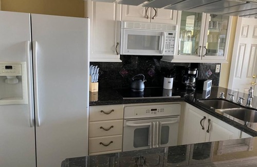 Galveston Condominio | Luxurious Oceanfront Galveston Getaway 2bed/2Bath
