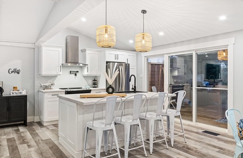 Cormierville Casa | Luxurious Oceanview beach house W/ hot tub