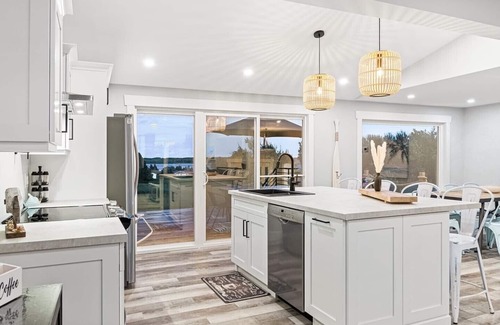 Cormierville Casa | Luxurious Oceanview beach house W/ hot tub
