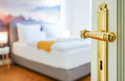 Hauptbahnhof Condominio | Luxurious old building for 8 guests with comfortable box spring beds