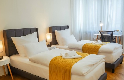 Hauptbahnhof Condominio | Luxurious old building for 8 guests with comfortable box spring beds