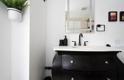 Ville-Marie Apartamento | Luxurious Old Montreal Parking Patio 10 Guests