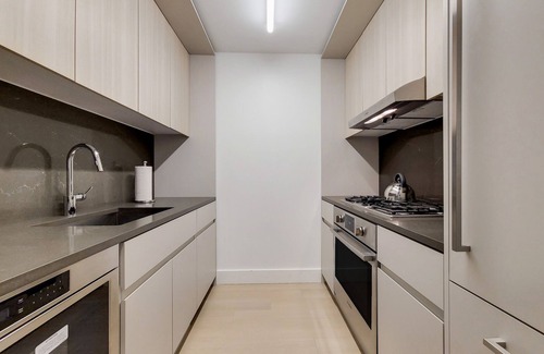 Rose Hill Apartamento | Luxurious One Bedroom in High Rise Above