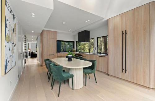 Glebe Apartamento | Luxurious Parkside 4BR Terrace House w/Garage