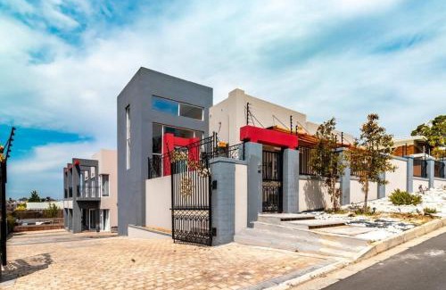 Eikenbosch Casa | Luxurious Penthouse Getaway !