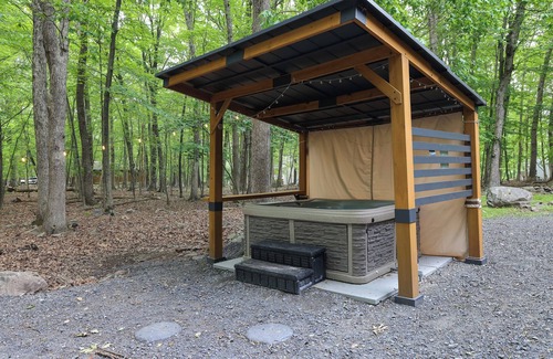East Stroudsburg Casa | Luxurious Poconos Retreat~Hot Tub, Sauna, Games, Fire Pit, Pets Welcome!