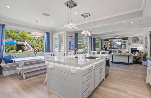 Castaic Casa | Luxurious Pool Resort Style Gated Estate - sleeps 14 - 5 bedrooms 4.5 bath