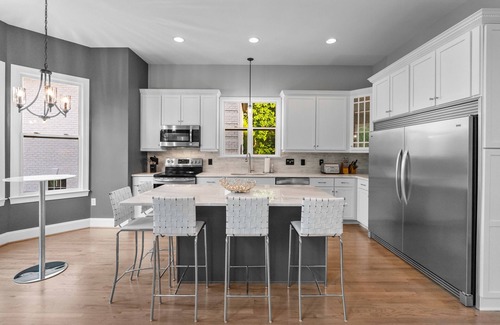 Mooresville Casa | Luxurious & Private Lake Front Home! Renovated! Close to shopping & restaurants