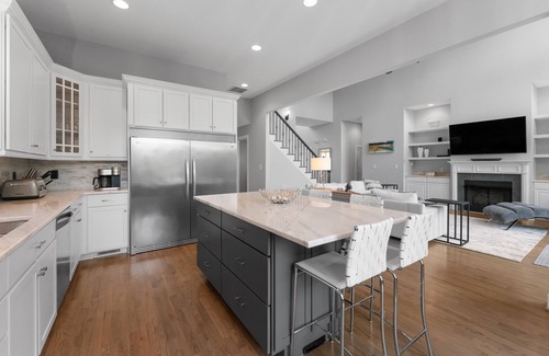 Mooresville Casa | Luxurious & Private Lake Front Home! Renovated! Close to shopping & restaurants
