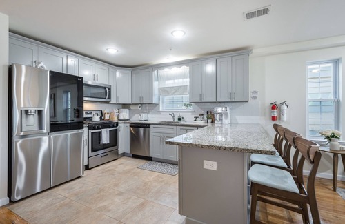 Newark Apartamento | Luxurious, professionally styled 3BR/2BTH w/ Free Parking, near Rutgers University & Quick NYC Access