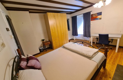Lillestrom Casa | Luxurious queen bed in DT Serene Villa near Oslo | Lillestrøm K6