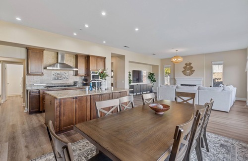 San Diego Casa | Luxurious Redesigned Home in a Prestigious Neighborhood