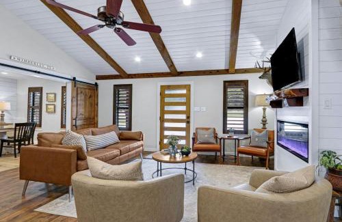 Driftwood Casa | Luxurious Rental with Private Yard and BBQ in Wimberley, Texas