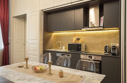 Belvaros - Lipotvaros Apartamento | Count Zrinyi Basilica Luxurious Residence
