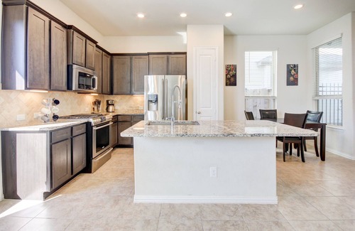 Richmond Casa | Luxurious Richmond Townhouse - 3 BR, Fenced Yard, Family-Friendly!