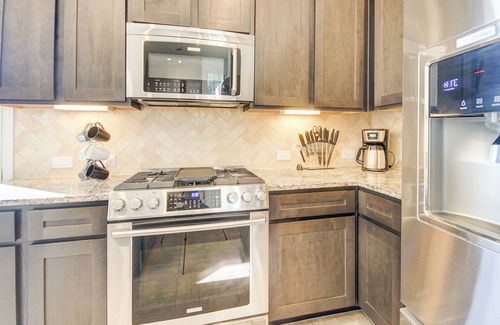 Richmond Casa | Luxurious Richmond Townhouse - 3 BR, Fenced Yard, Family-Friendly!
