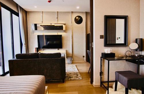 Khlong Toei Nuea Apartamento | Luxurious & Romantic in the Heart of BKK. MRT/BTS!