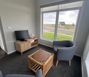 Wollert Cama Y Desayuno | Luxurious room stay- 25 min to Melbourne Airport and next to Hume Freeway