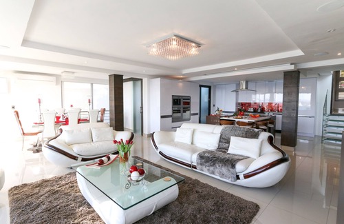 Mountainside Villa | LUJOSO ATICO AUTOMÁTICO - TODO EL PISO SUPERIOR CON VISTA AL MAR
