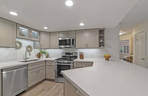 La Playa Condominio | Luxurious San Diego La Playa Condo Perfect Snowbird or Desert Escape