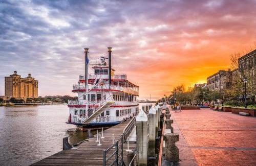 Hitch Village - Fred Wessels Homes Casa | Luxurious Savannah Townhome with River views