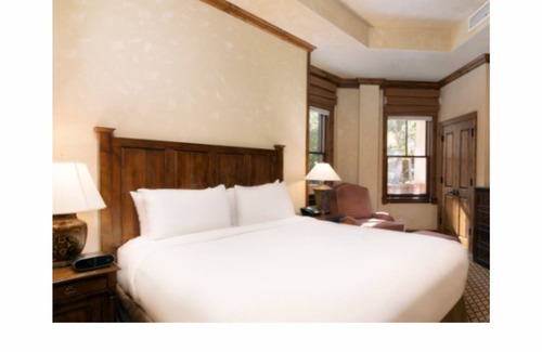 Aspen Complejo | Luxurious, spacious 2 bdrm, 2 bth condo in the heart of Aspen, base of Aspen Mt.