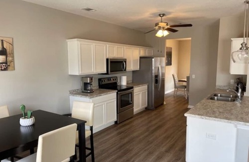 Fleming Casa | Luxurious & Spacious | ♛King Beds, Patio, Backyard