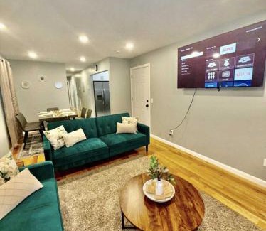 Irvington Apartamento | Luxurious, Spacious, Modern 6 BR Escape with parkings and sleeps up to 16